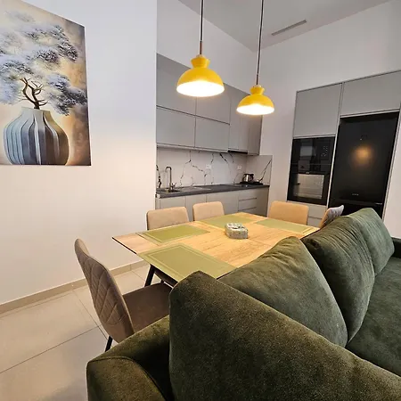 Darla's - 2 Bedroom In * Durrës