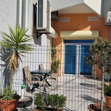 Darla's - 2 Bedroom In Apartament Durrës