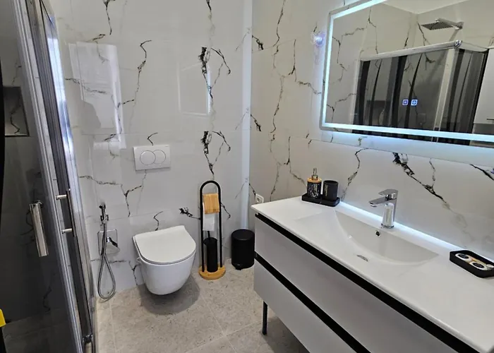 Darla's - 2 Bedroom In Durrës